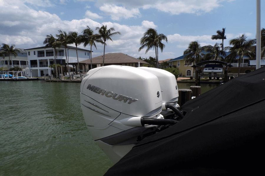 2017 Boston Whaler 330 Outrage