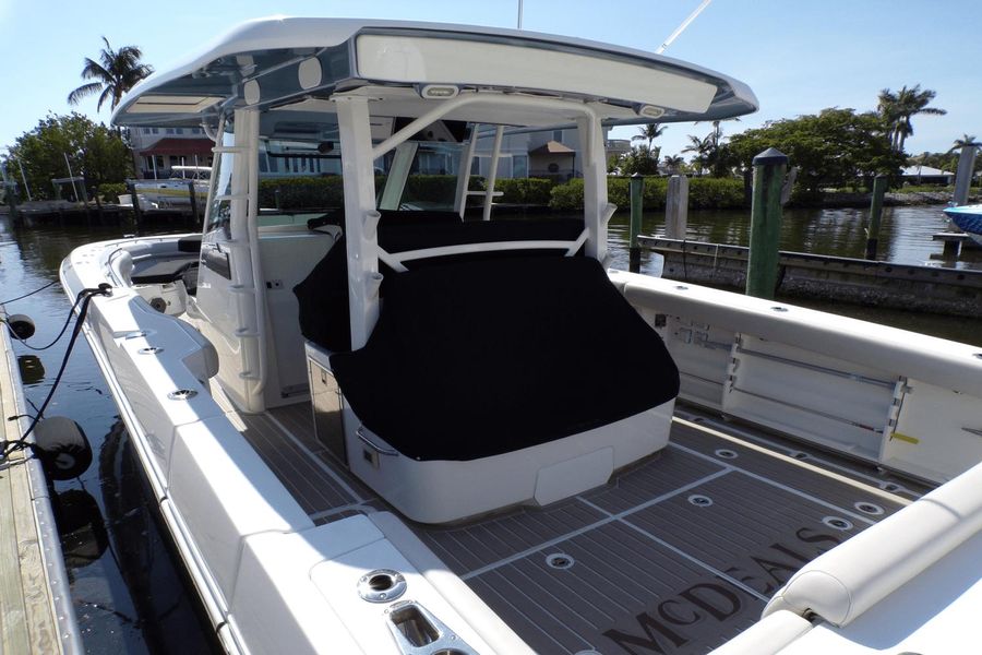 2019 Boston Whaler 380 Outrage