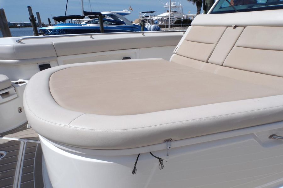 2019 Boston Whaler 380 Outrage