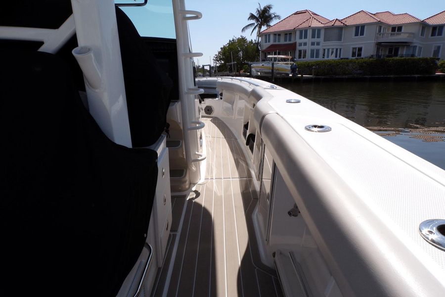 2019 Boston Whaler 380 Outrage