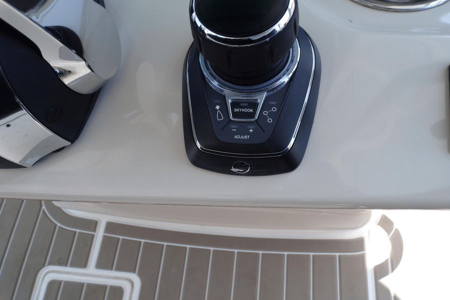 2019 Boston Whaler 380 Outrage