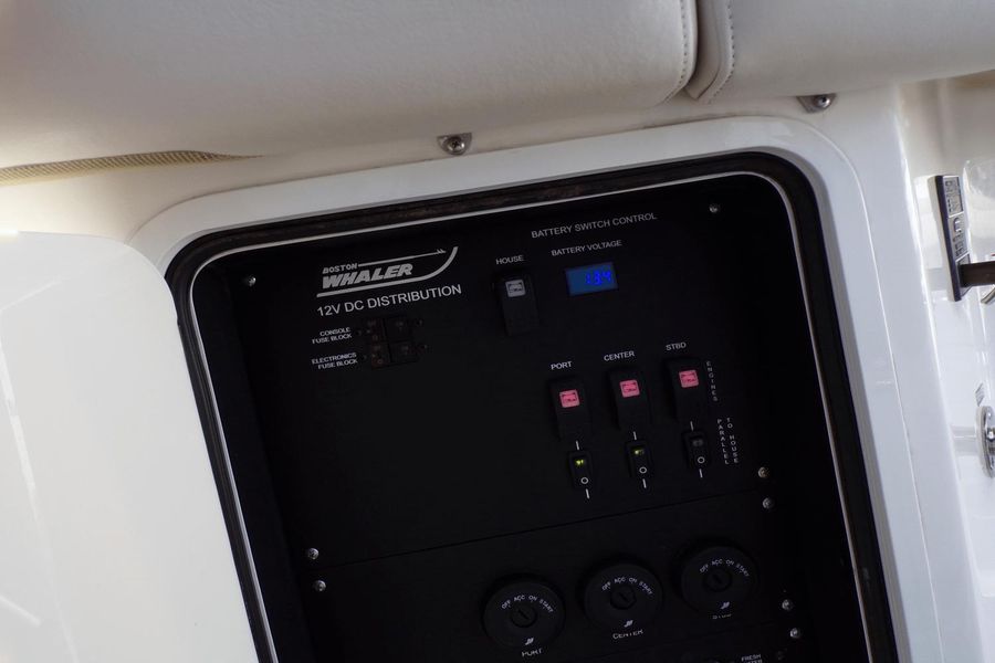 2019 Boston Whaler 380 Outrage
