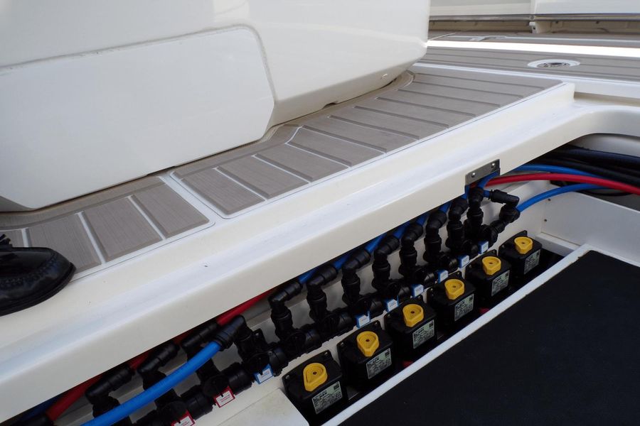 2019 Boston Whaler 380 Outrage