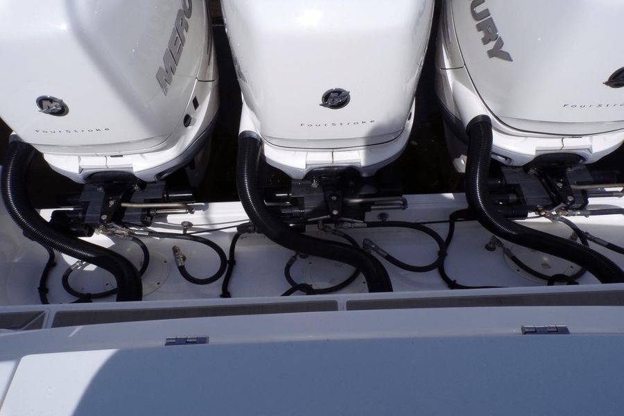 2019 Boston Whaler 380 Outrage