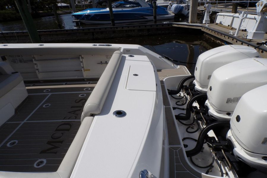 2019 Boston Whaler 380 Outrage