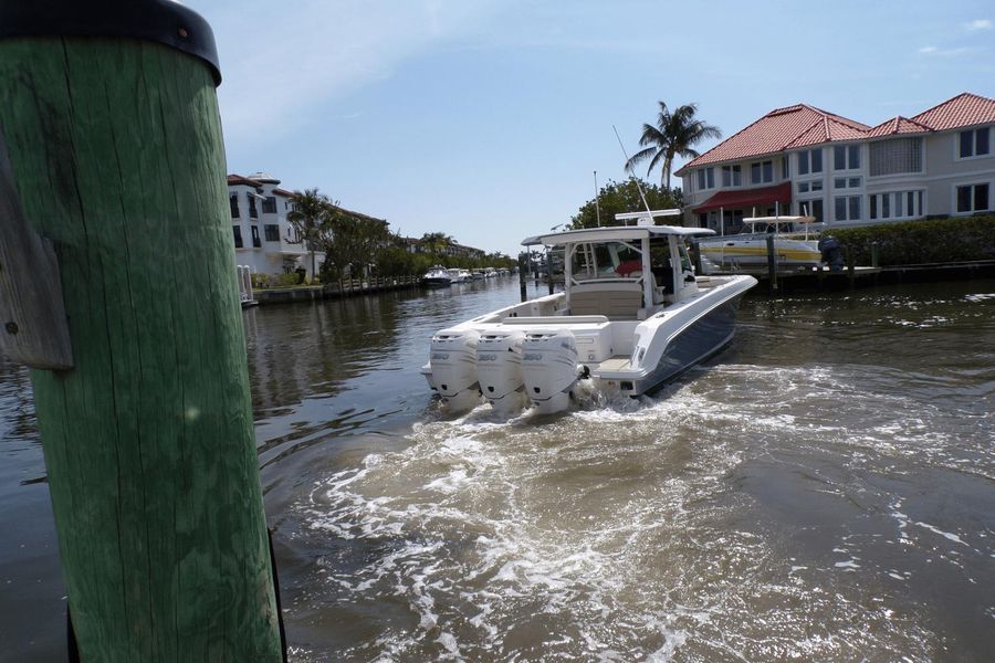 2019 Boston Whaler 380 Outrage