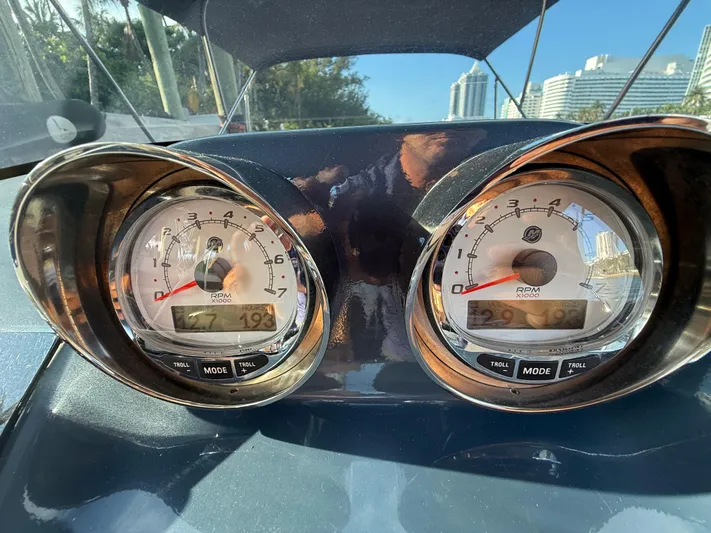  Yacht Photos Pics Dashboard of a 2021 Frauscher 1017 GT Air boat with dual gauges.