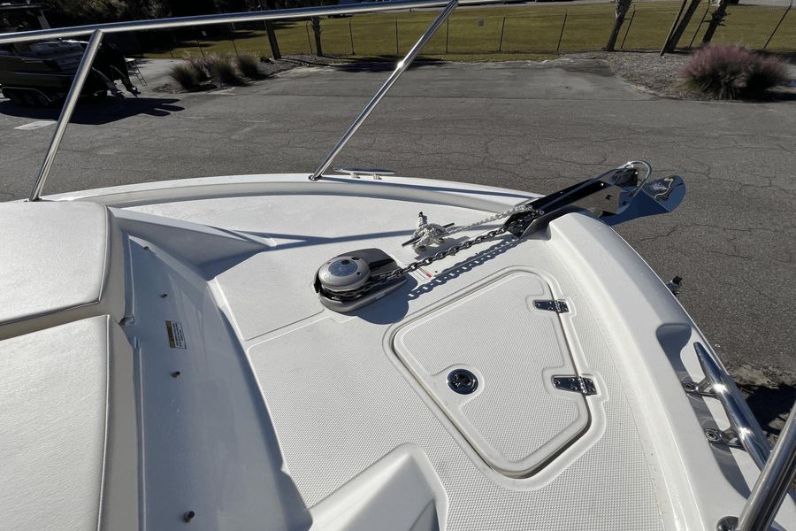 2023 Boston Whaler 325 Conquest