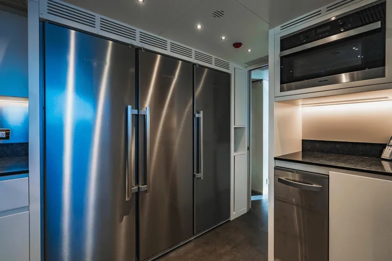 Abbentures III Yacht Photos Pics 