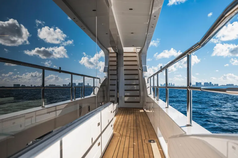 Abbentures III Yacht Photos Pics 