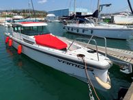 2019 Axopar 37 Sports Cabin