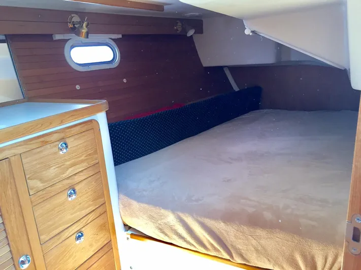 Wanderlust Yacht Photos Pics Aft stateroom