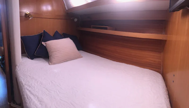 Wanderlust Yacht Photos Pics Master Pullman berth