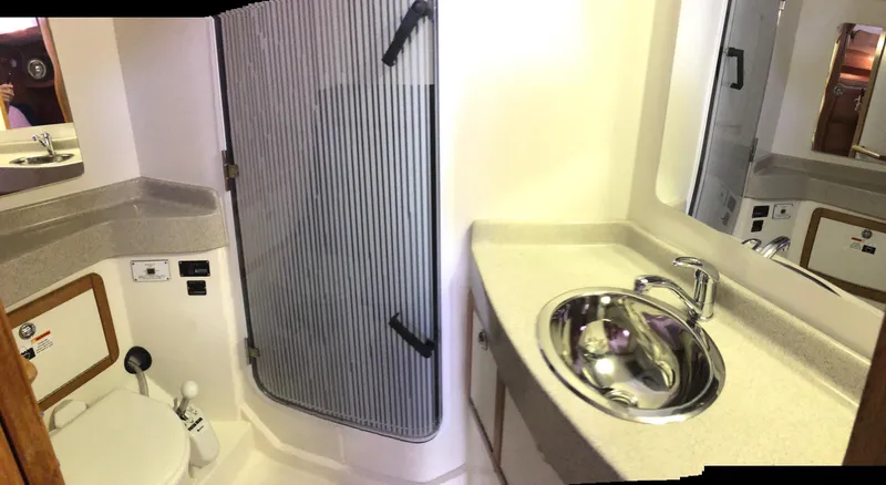 Wanderlust Yacht Photos Pics Fwd master head w/ shower