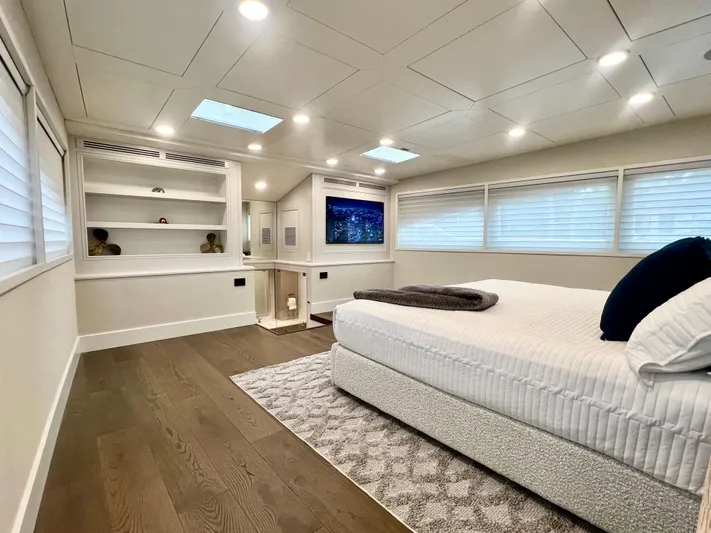 Panacea Yacht Photos Pics Luxurious bedroom interior of 2011 Mengi Yay 115 MY yacht with modern decor.