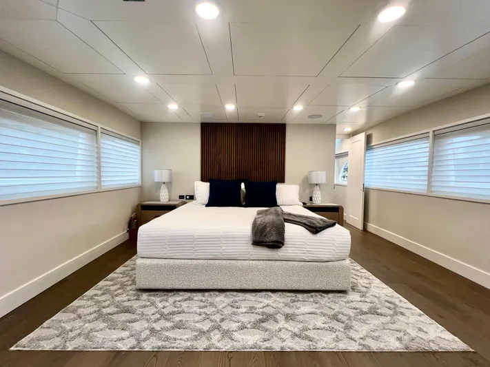 Panacea Yacht Photos Pics Luxurious bedroom interior on 2011 Mengi Yay 115 MY yacht.