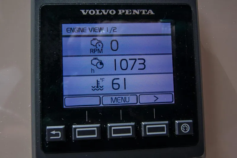 R Time Yacht Photos Pics Volvo Penta engine display showing RPM, hours, and temperature for Aspen C90, 2013 model.