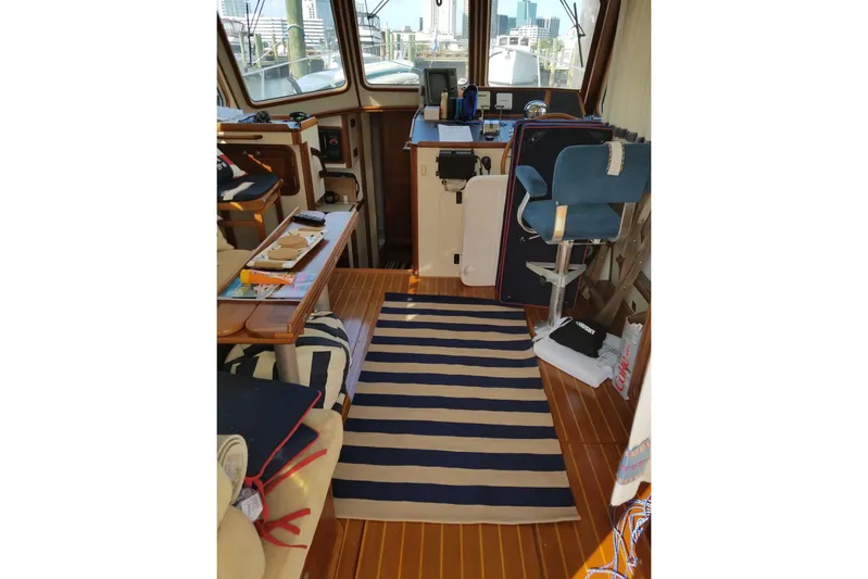 Escapade Yacht Photos Pics Interior of 1999 Legacy Yachts 40 Sedan with striped rug and nautical decor.