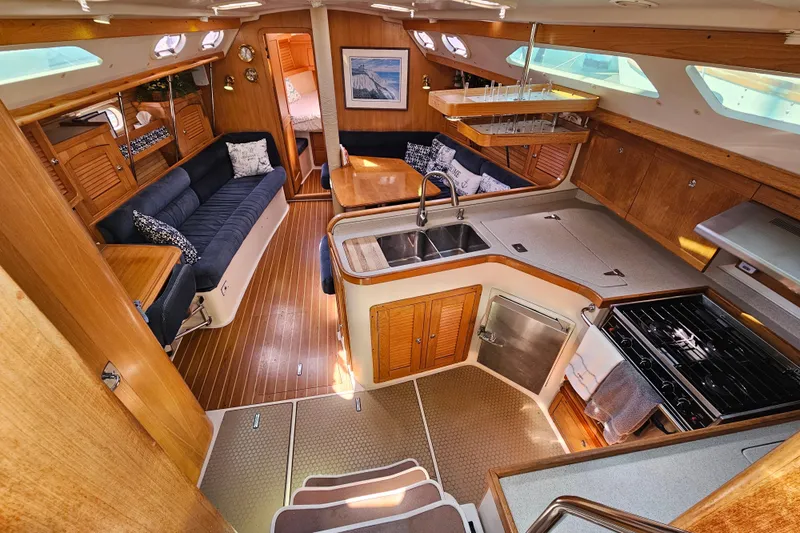 "juniper" Yacht Photos Pics Interior of 2006 Catalina 400 MkII yacht with kitchen and seating area.