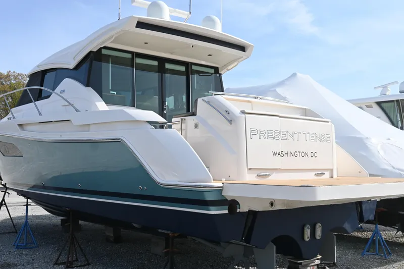 Present Tense Yacht Photos Pics 2017 Tiara 44 Coupe