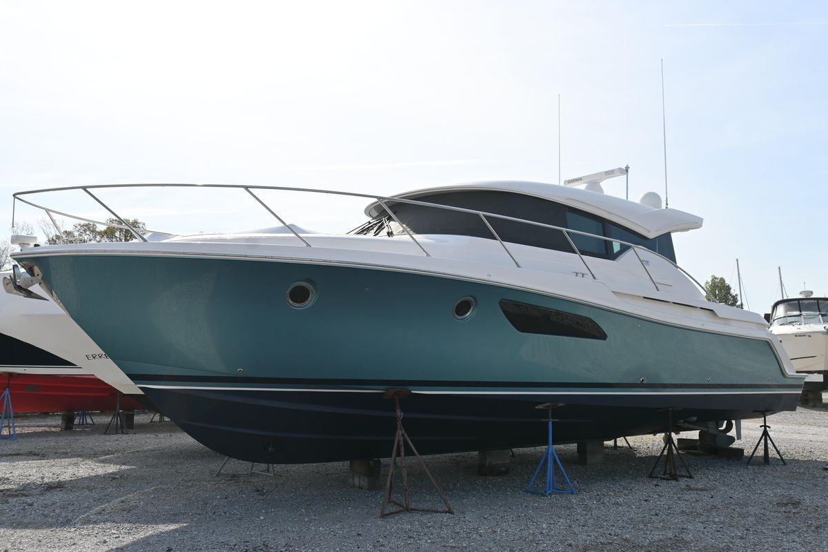 2017 Tiara Yachts 44 