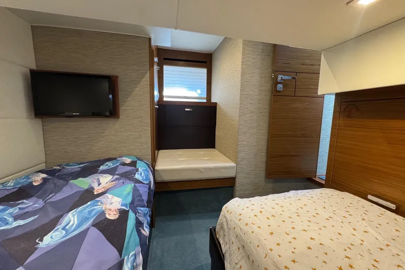 Present Tense Yacht Photos Pics Guest Cabin