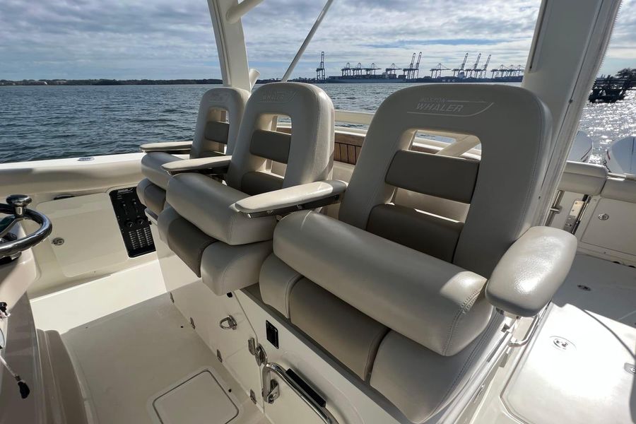 2021 Boston Whaler 380 Outrage