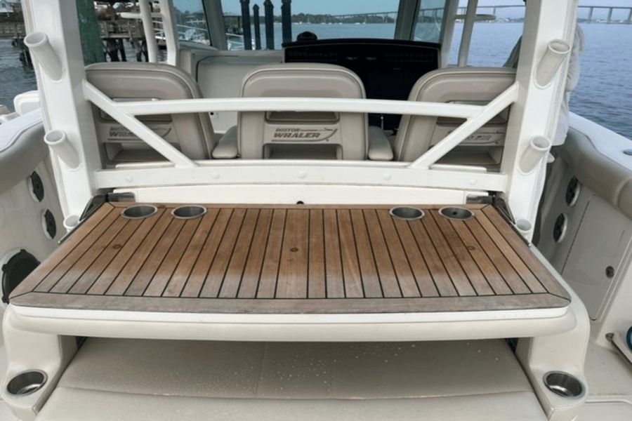 2021 Boston Whaler 380 Outrage