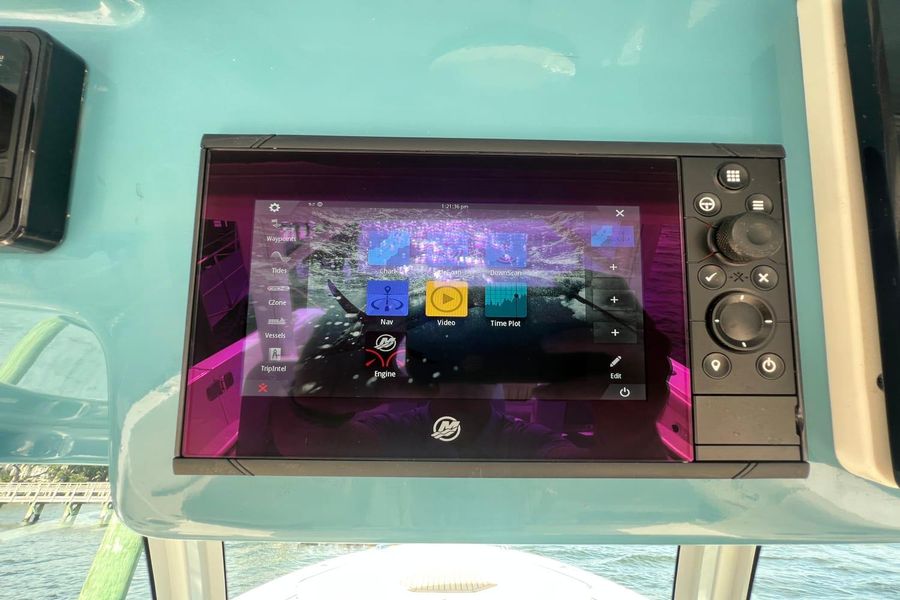 2021 Boston Whaler 380 Outrage