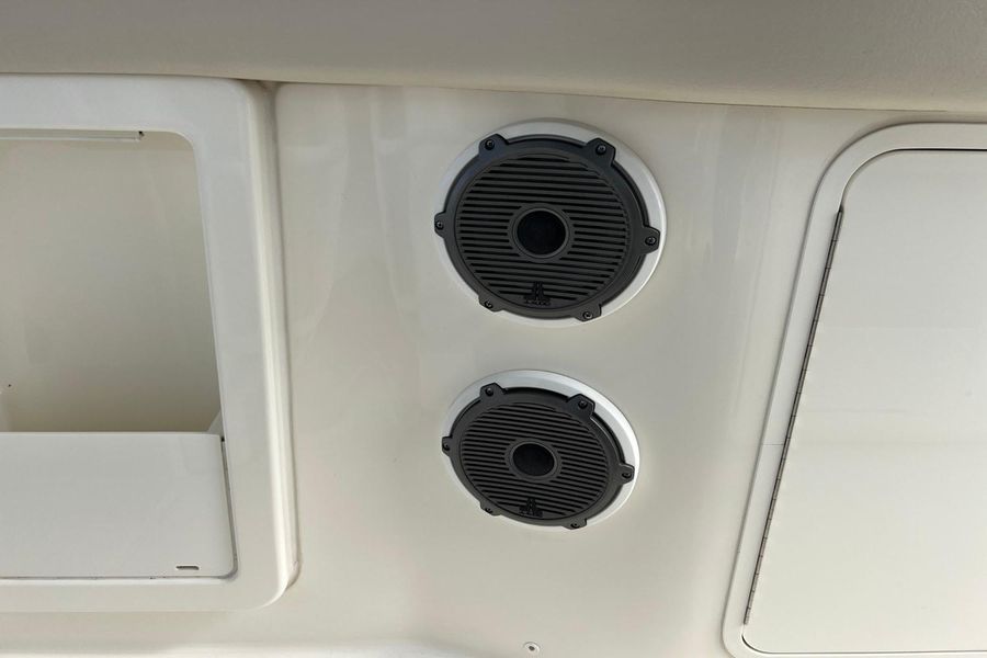 2021 Boston Whaler 380 Outrage
