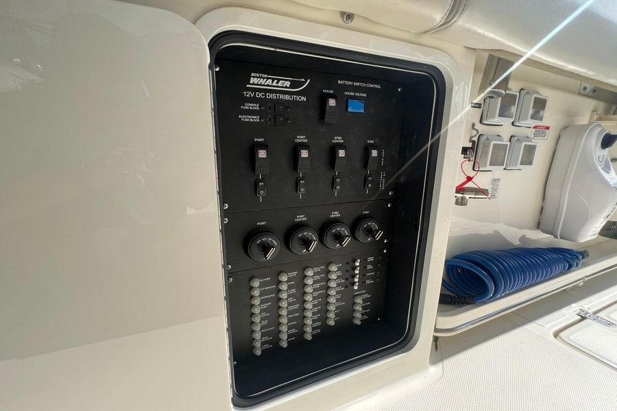 2021 Boston Whaler 380 Outrage