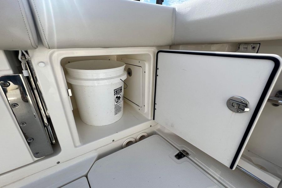 2021 Boston Whaler 380 Outrage