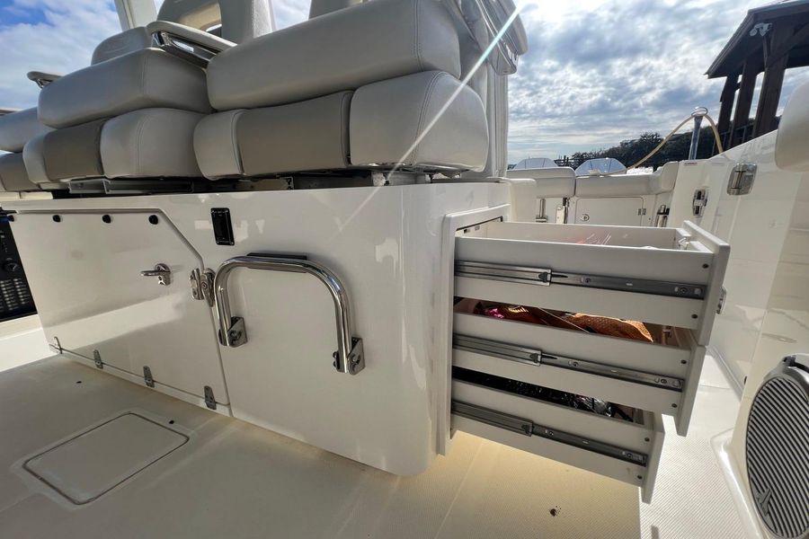 2021 Boston Whaler 380 Outrage
