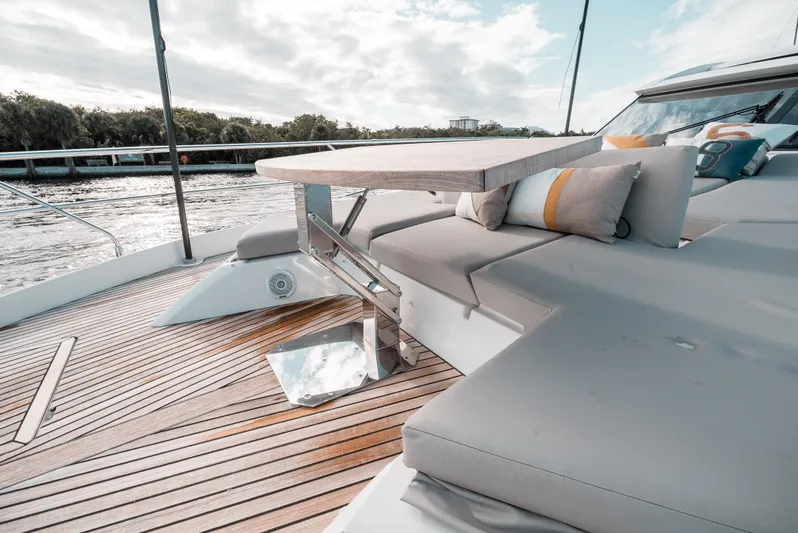  Yacht Photos Pics Frwd Seating