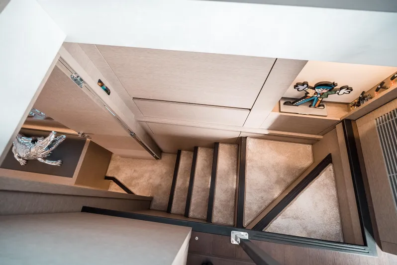  Yacht Photos Pics private access to Master