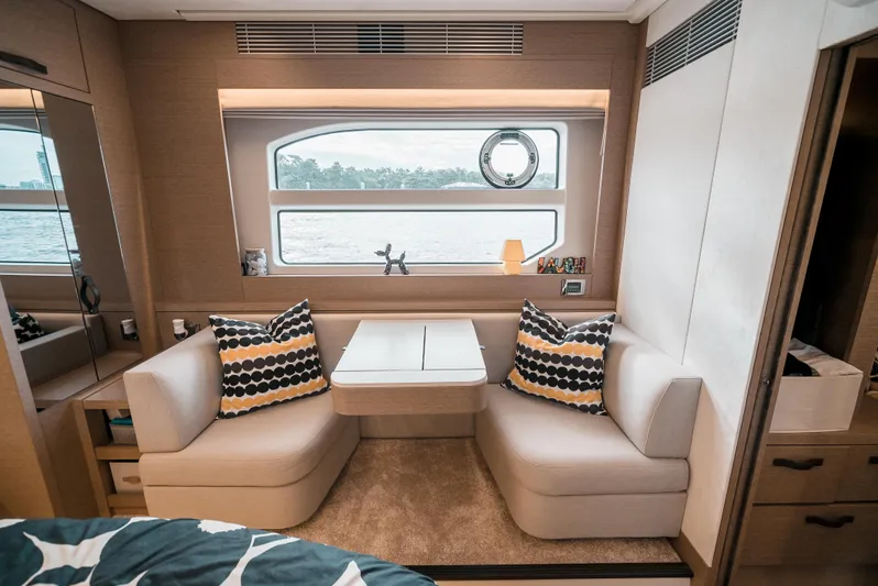  Yacht Photos Pics Master dinette