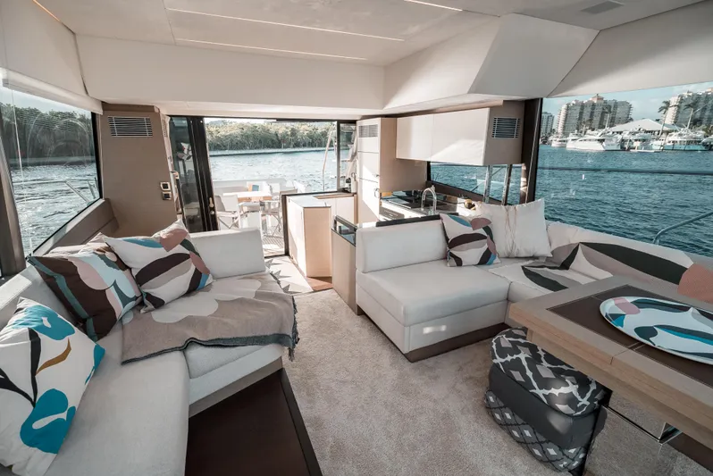  Yacht Photos Pics Salon Aft