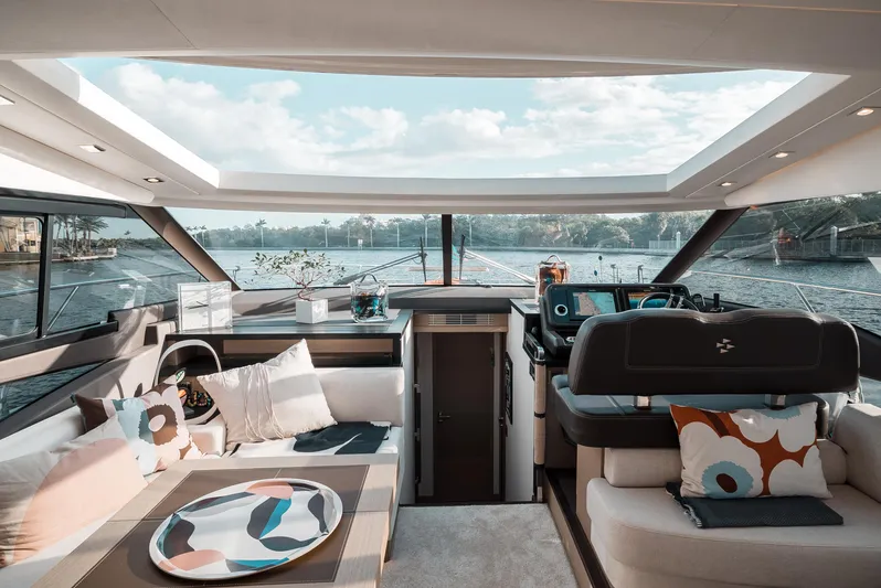  Yacht Photos Pics Sunroof and Flybridge