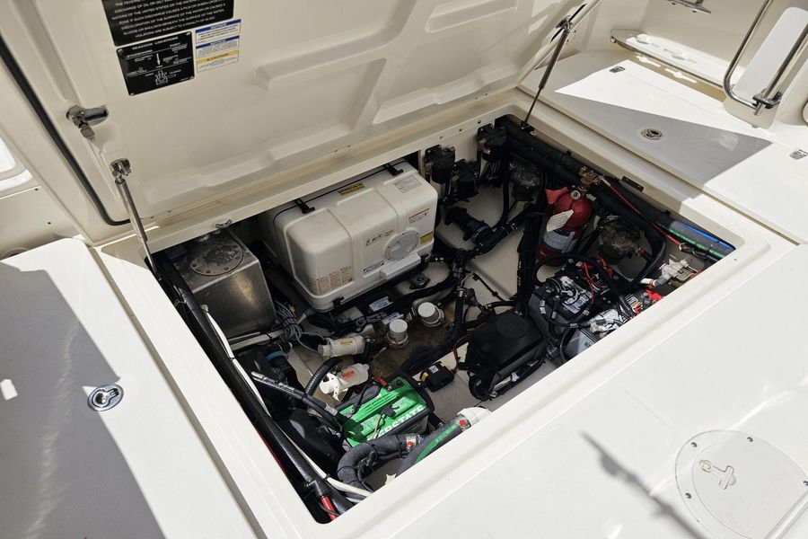 2015 Boston Whaler 370 Outrage