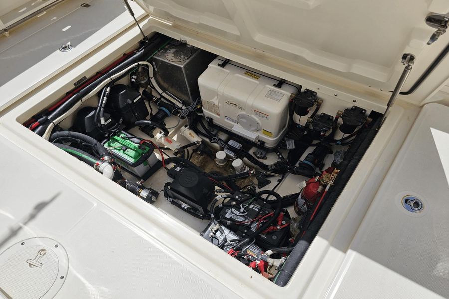 2015 Boston Whaler 370 Outrage