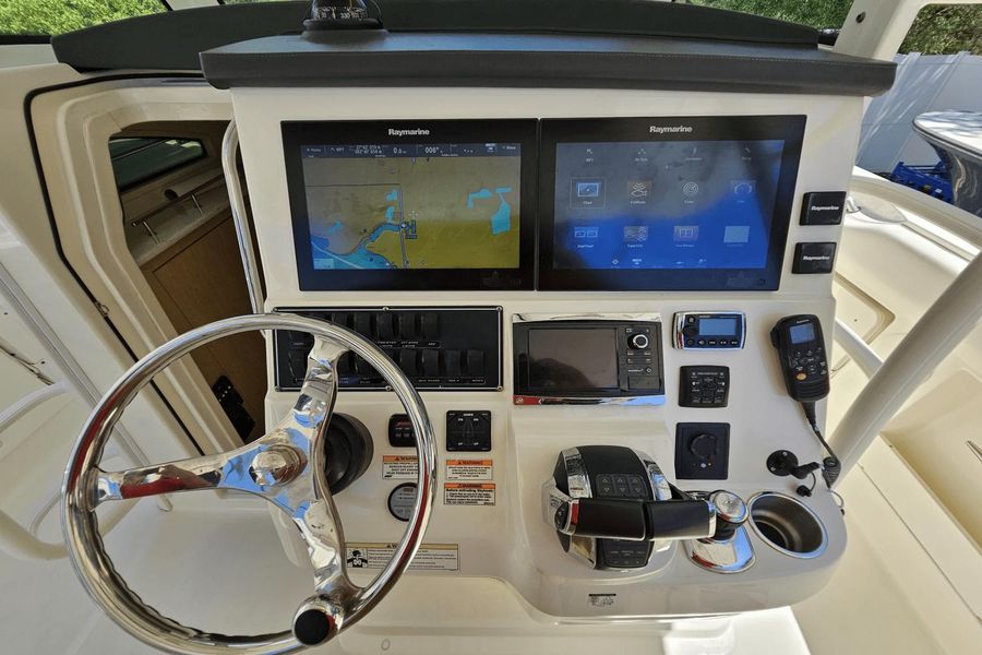 2015 Boston Whaler 370 Outrage