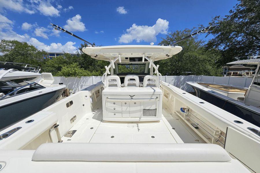 2015 Boston Whaler 370 Outrage