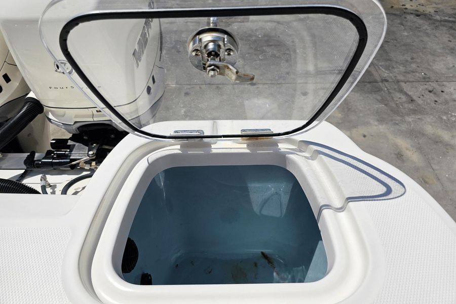 2015 Boston Whaler 370 Outrage