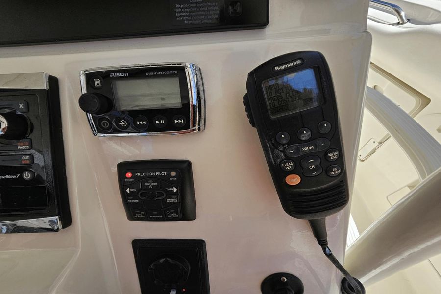 2015 Boston Whaler 370 Outrage