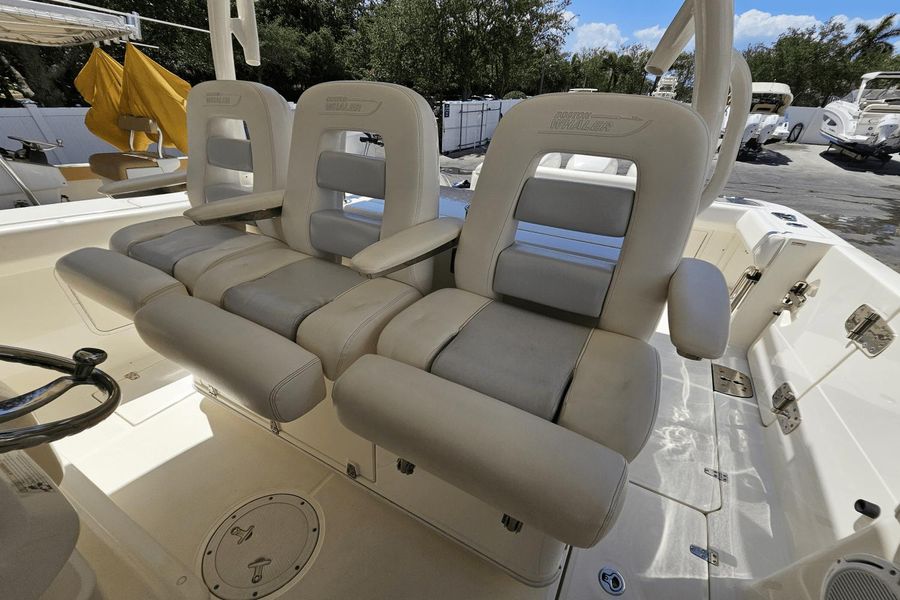 2015 Boston Whaler 370 Outrage