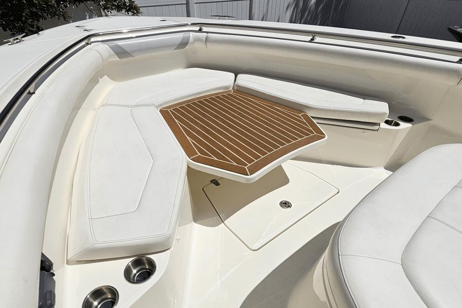 2015 Boston Whaler 370 Outrage