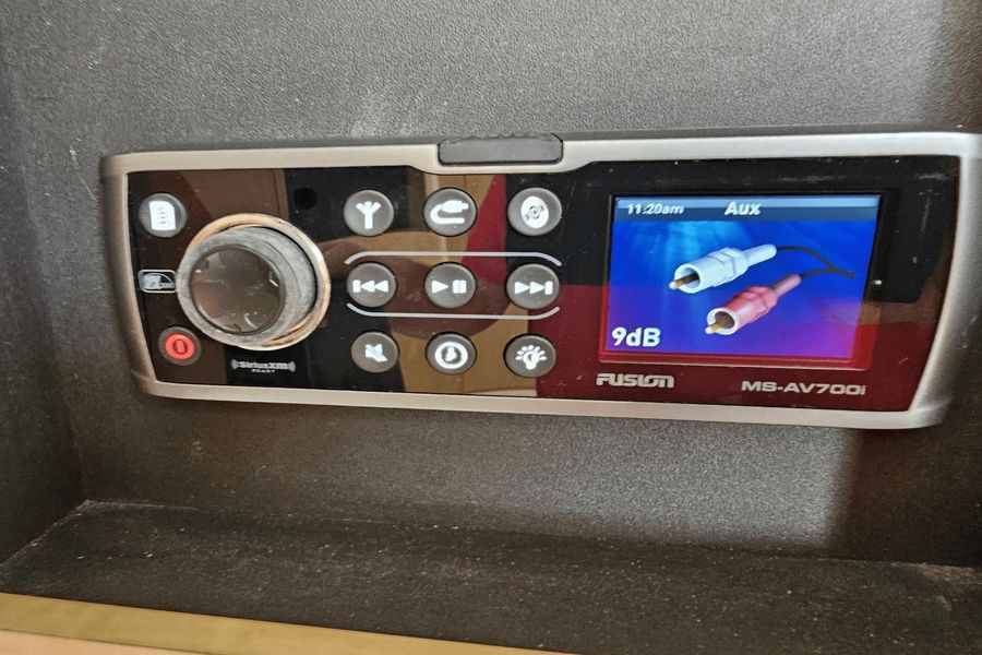 2015 Boston Whaler 370 Outrage