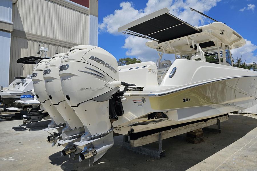 2015 Boston Whaler 370 Outrage