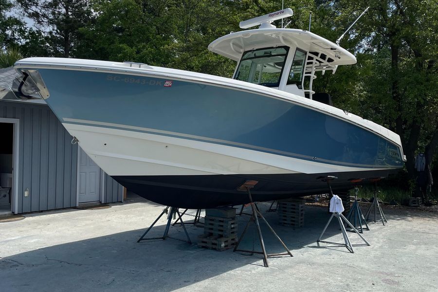 2019 Boston Whaler 330 Outrage