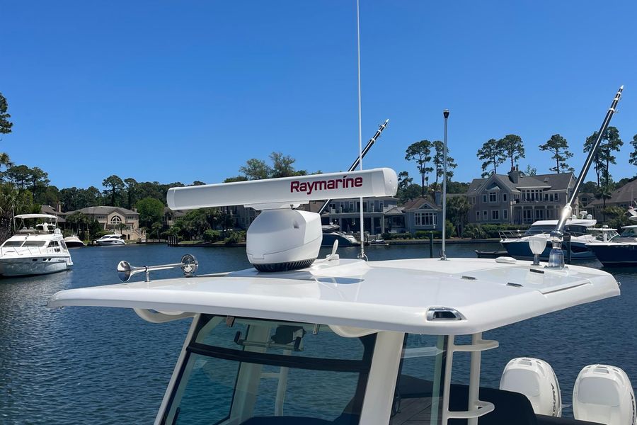 2019 Boston Whaler 330 Outrage